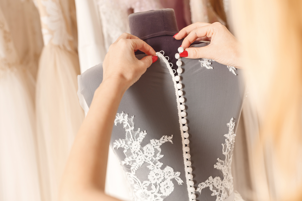 5 conseils pour retoucher sa robe de marié
